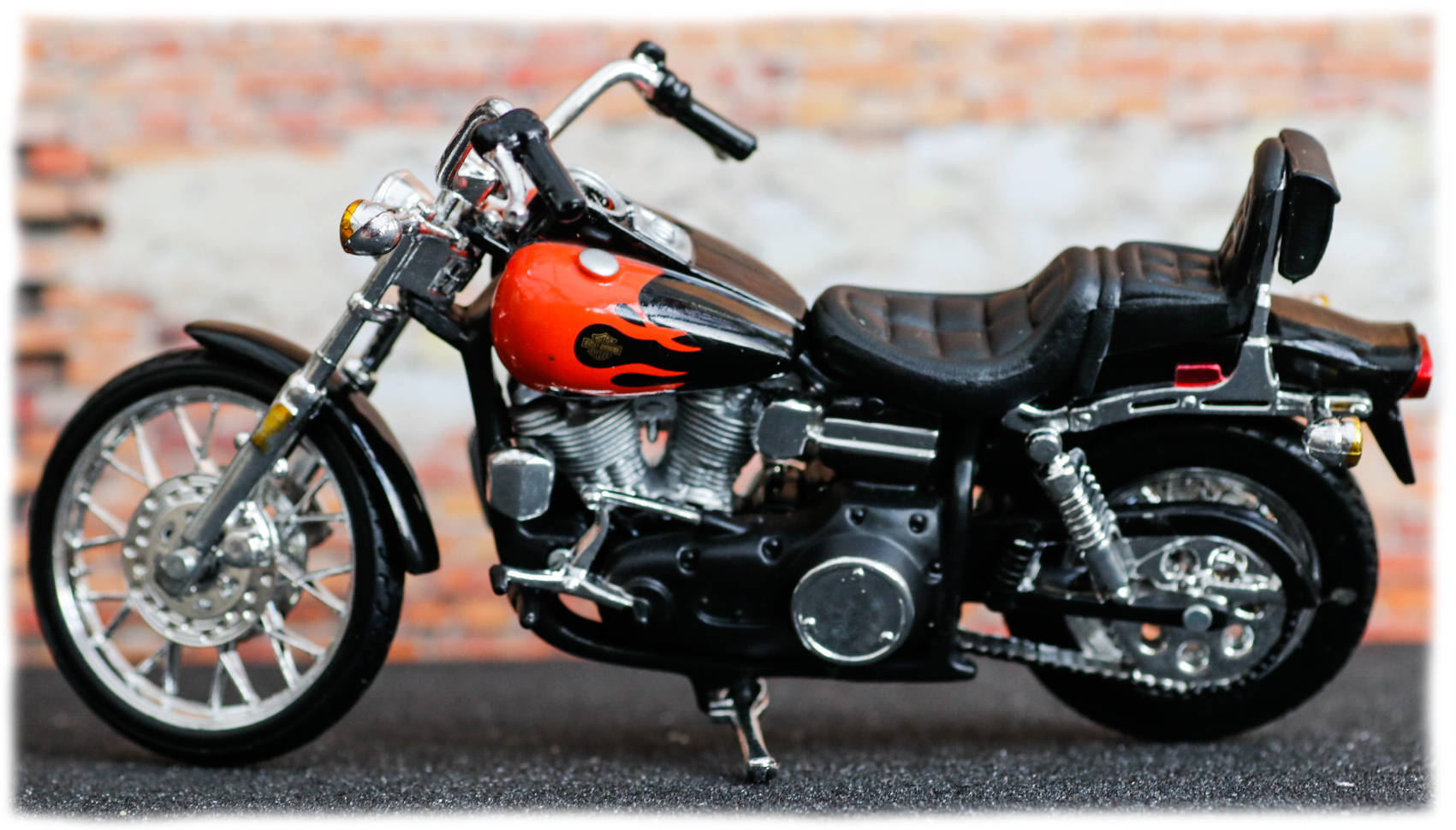 Maisto Harley Davidson FXWG Wide Glide 1980 Maisto Harley Davidson FXWG Wide Glide 1980