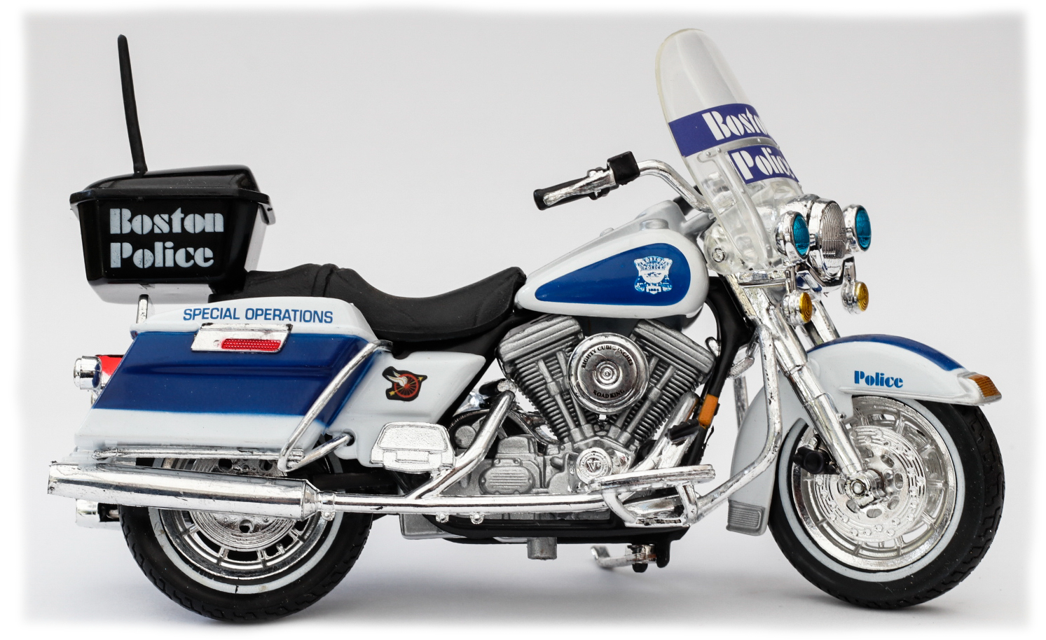 Maisto Harley Davidson FLHR Road king Boston Police