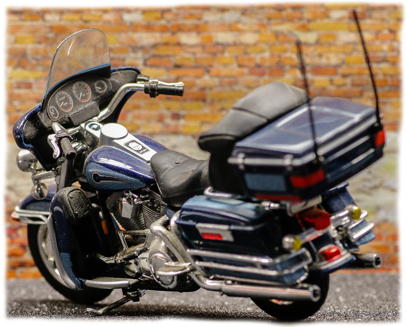 Maisto Harley Davidson FLHTCUI Peace Officer Special Edition 2002