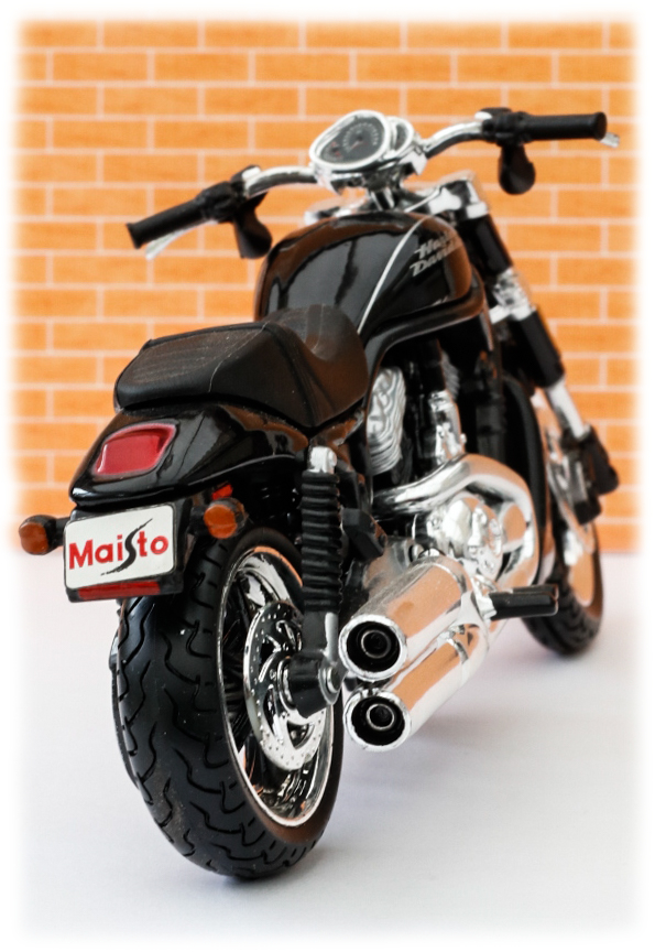 Maisto Harley Davidson VRSCR Street Rod 2007