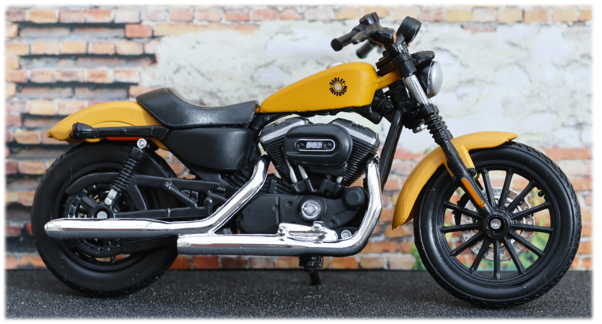Maisto Harley Davidson Sportster Iron 2014