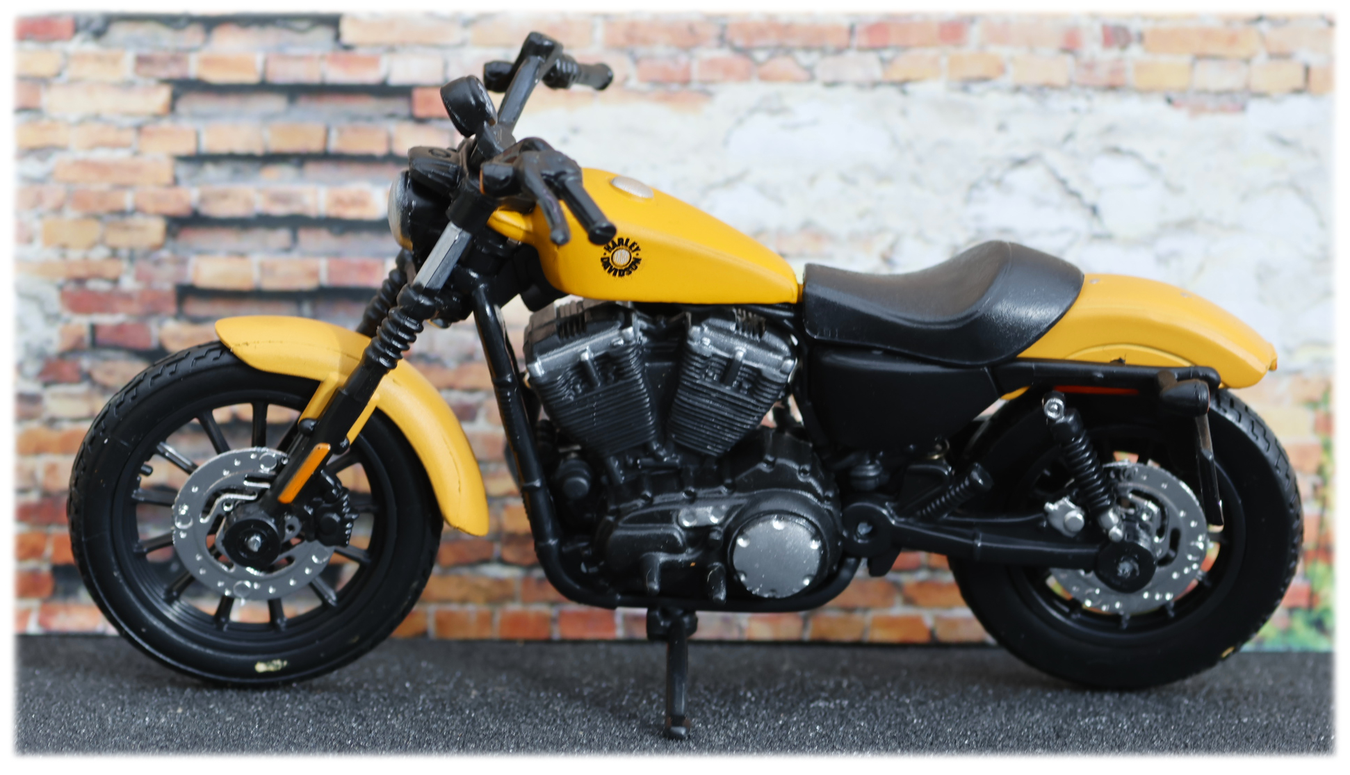 Maisto Harley Davidson Sportster Iron 2014