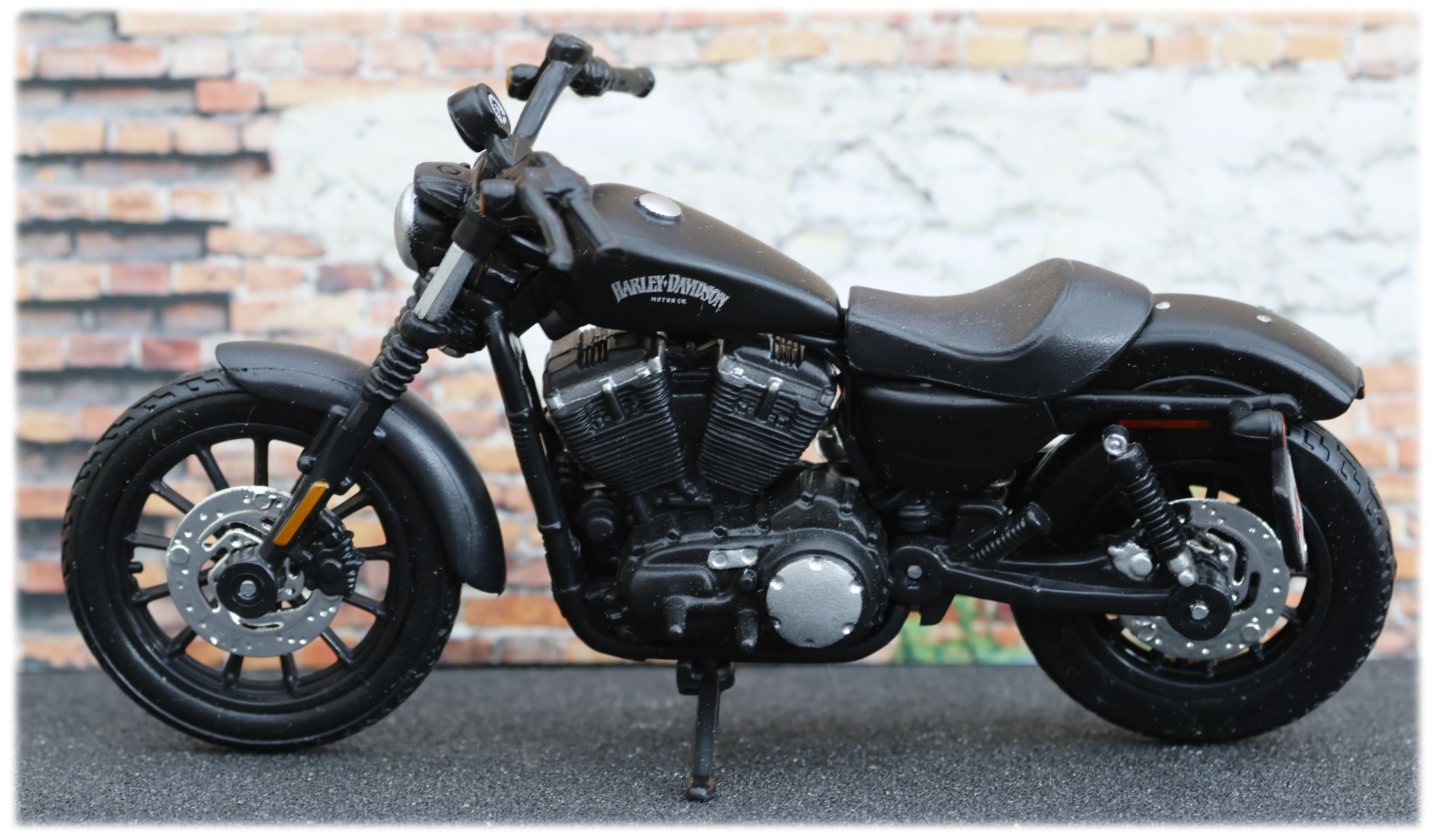 Maisto Harley Davidson Sportster Iron 2014
