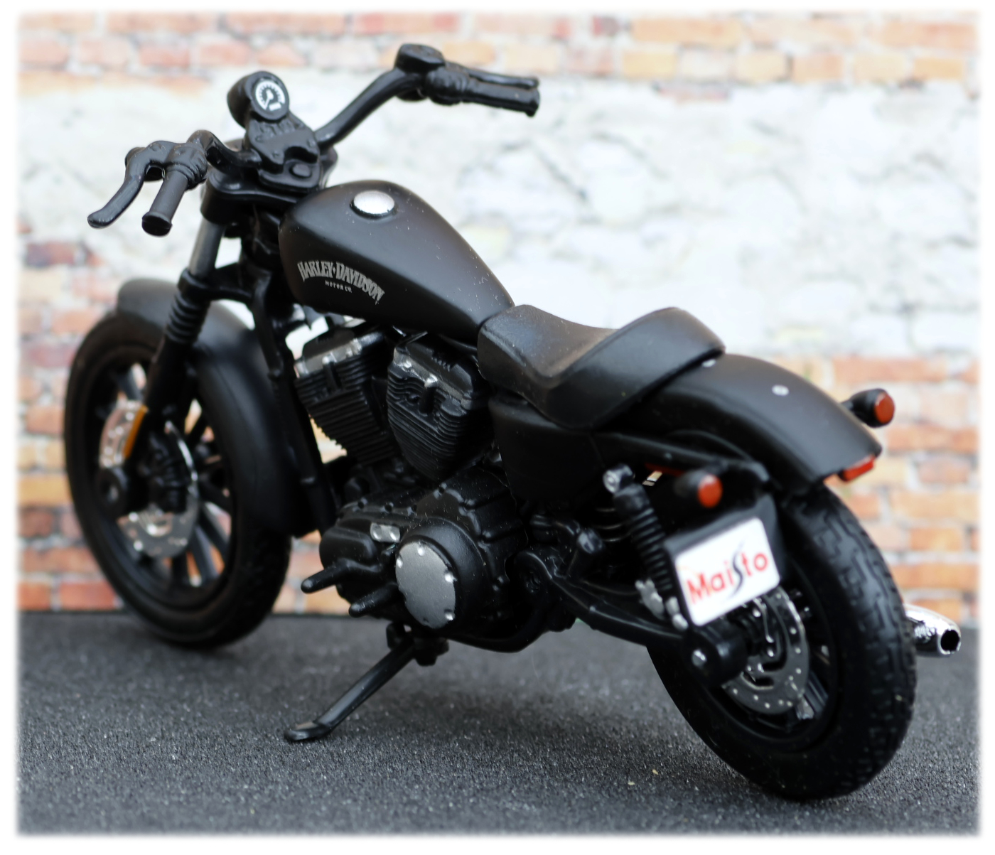 Maisto Harley Davidson Sportster Iron 2014