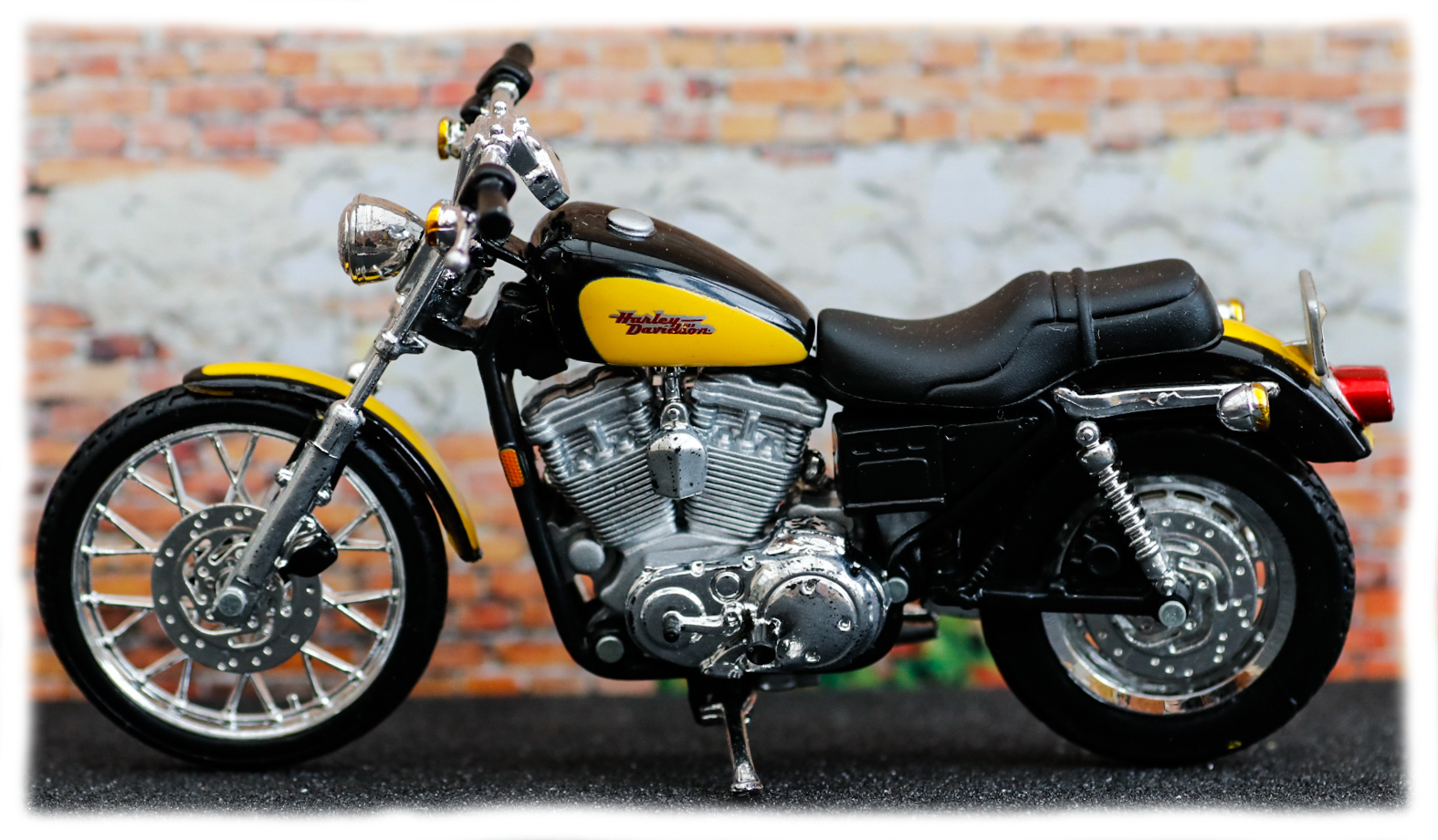 Maisto Harley Davidson XL1200C 2000