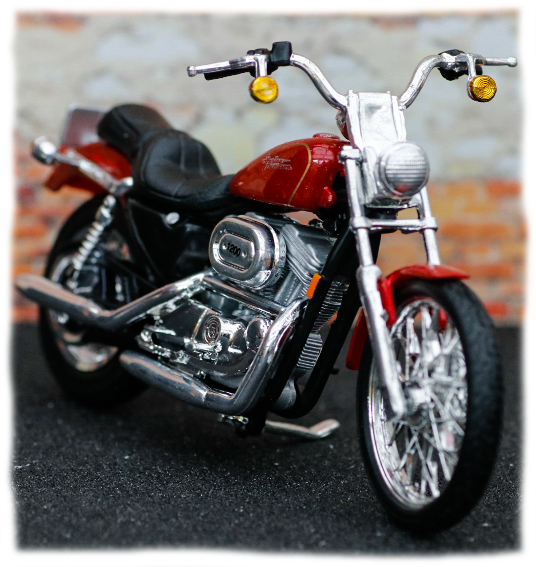 Maisto Harley Davidson XL1200C Sportster