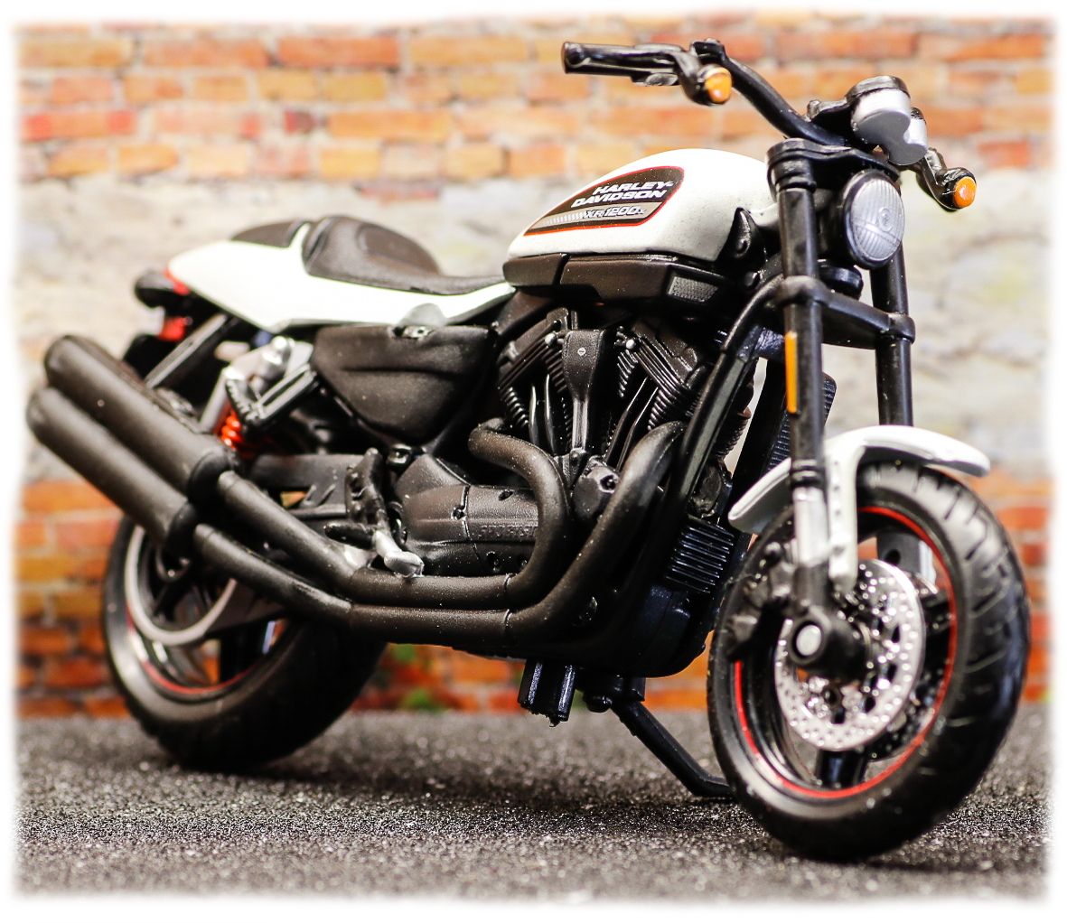 Maisto Harley Davidson XR1200X 2011
