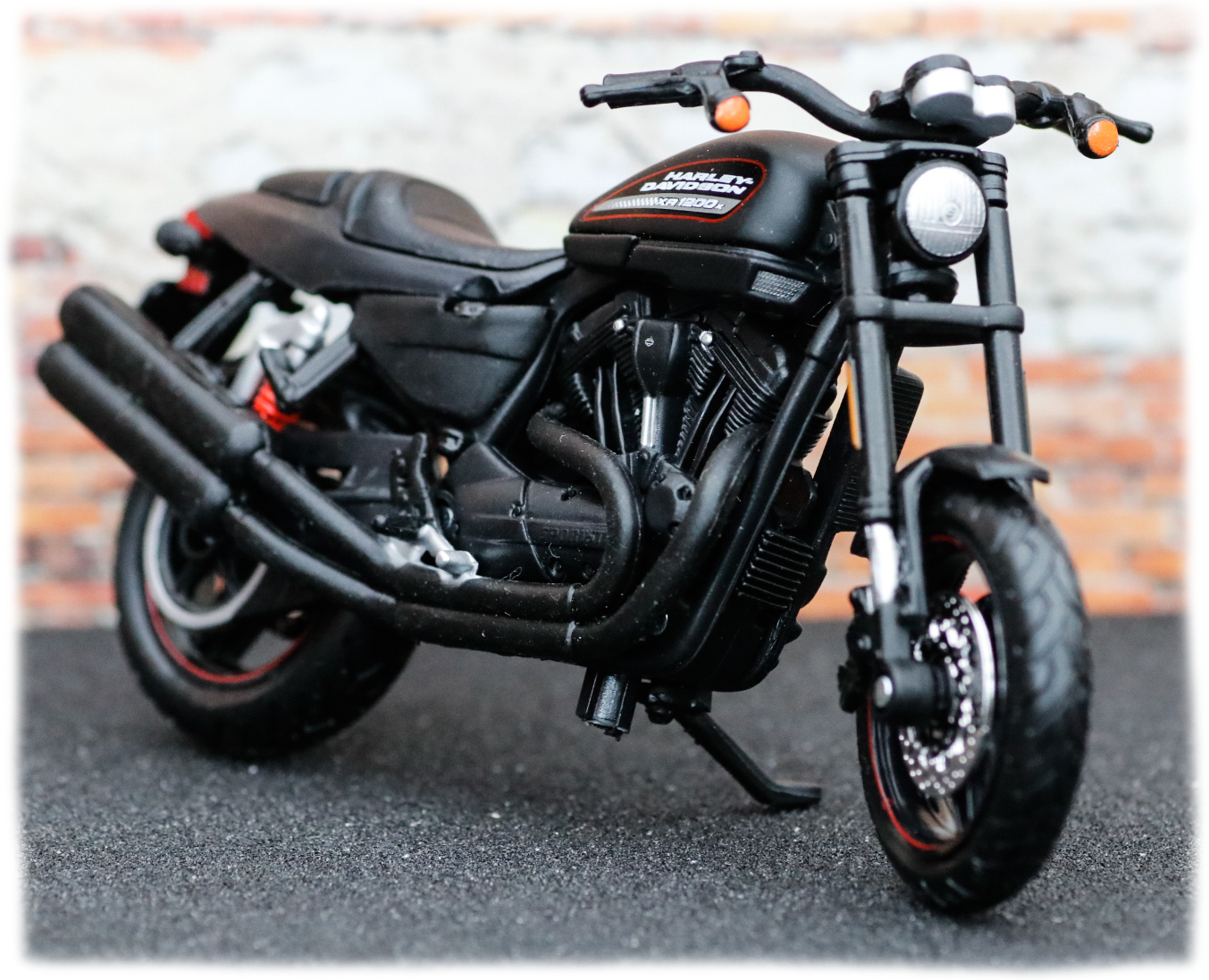 Maisto Harley Davidson XR1200X 2011