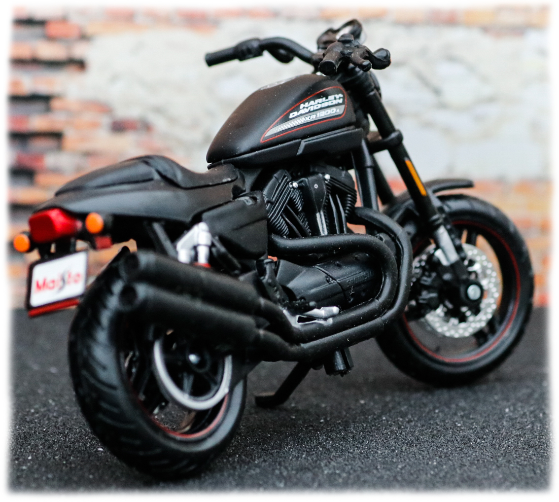 Maisto Harley Davidson XR1200X 2011