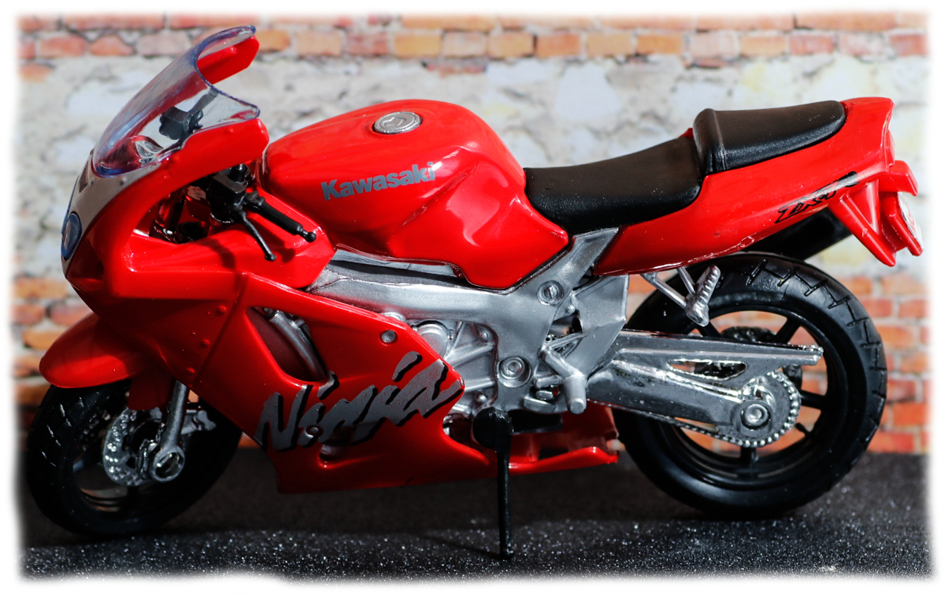 Maisto Kawasaki ZX7R Ninja