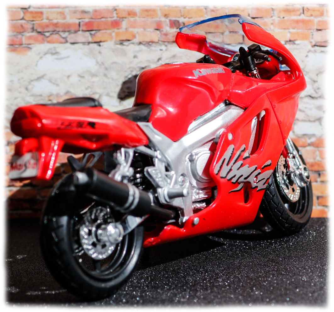 Maisto Kawasaki ZX7R Ninja