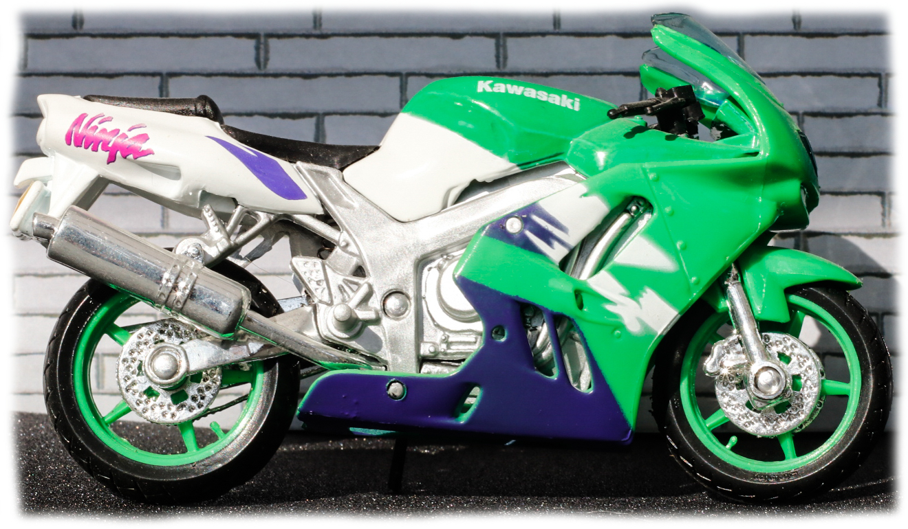Maisto Kawasaki ZX9R Ninja