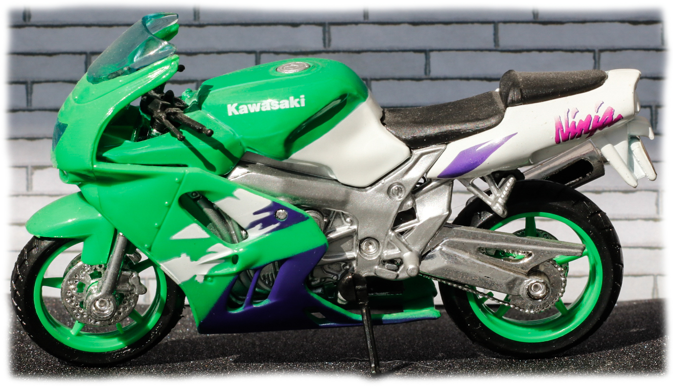 Maisto Kawasaki ZX9R Ninja