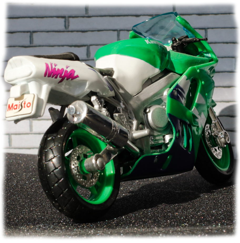 Maisto Kawasaki ZX9R Ninja
