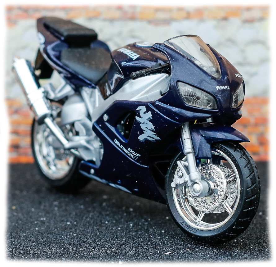 Maisto Yamaha YZF-R1