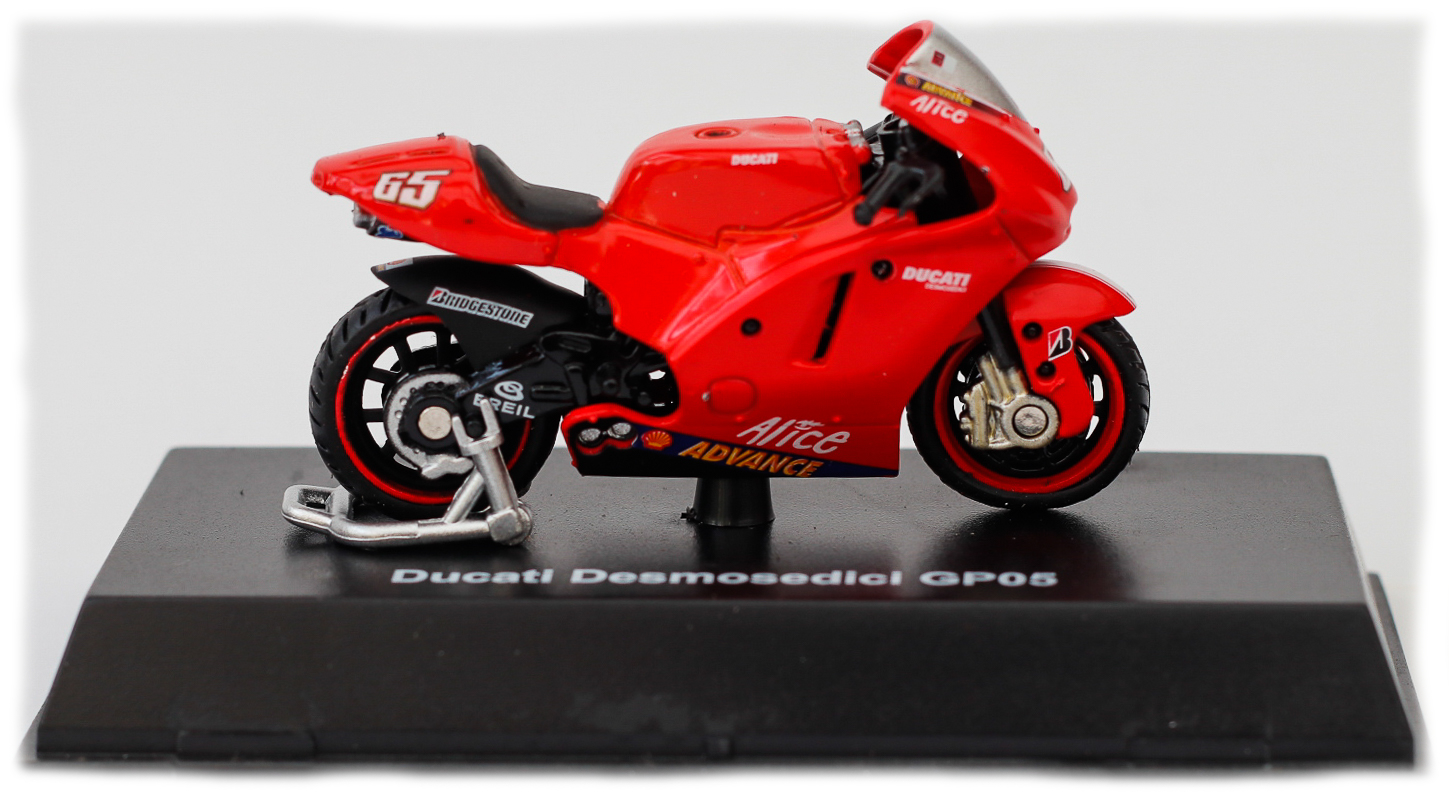 New-Ray Ducati Desmosedici GP05