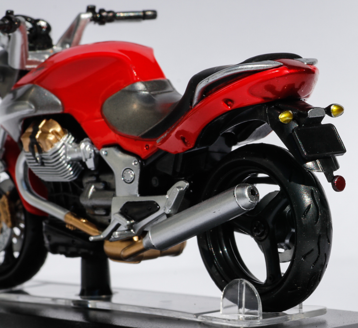 Starline 99012 Moto Guzzi Breva 1100 Motorbike 1/24 