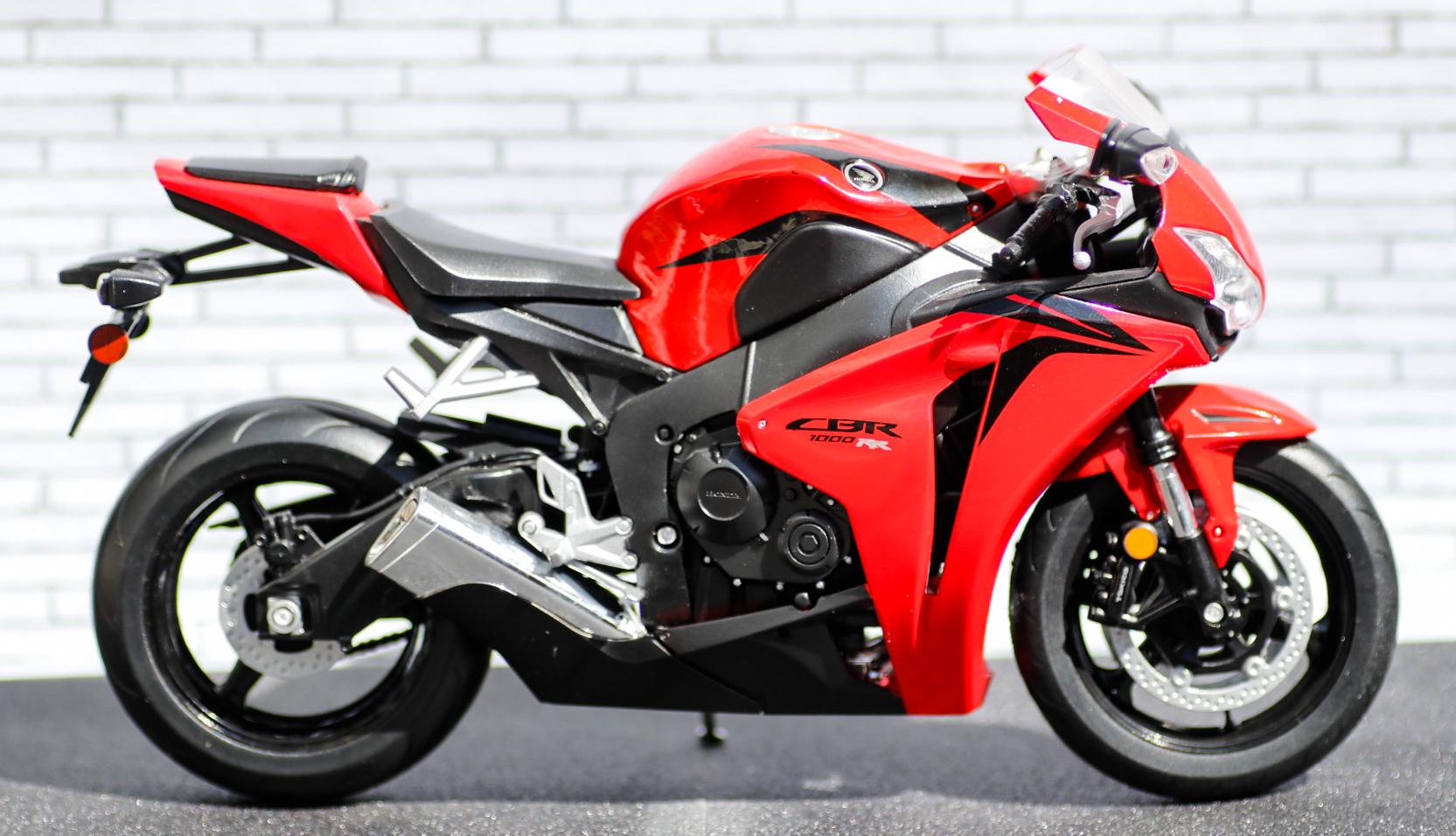 Welly 1-10 Honda CBR1000RR Fireblade