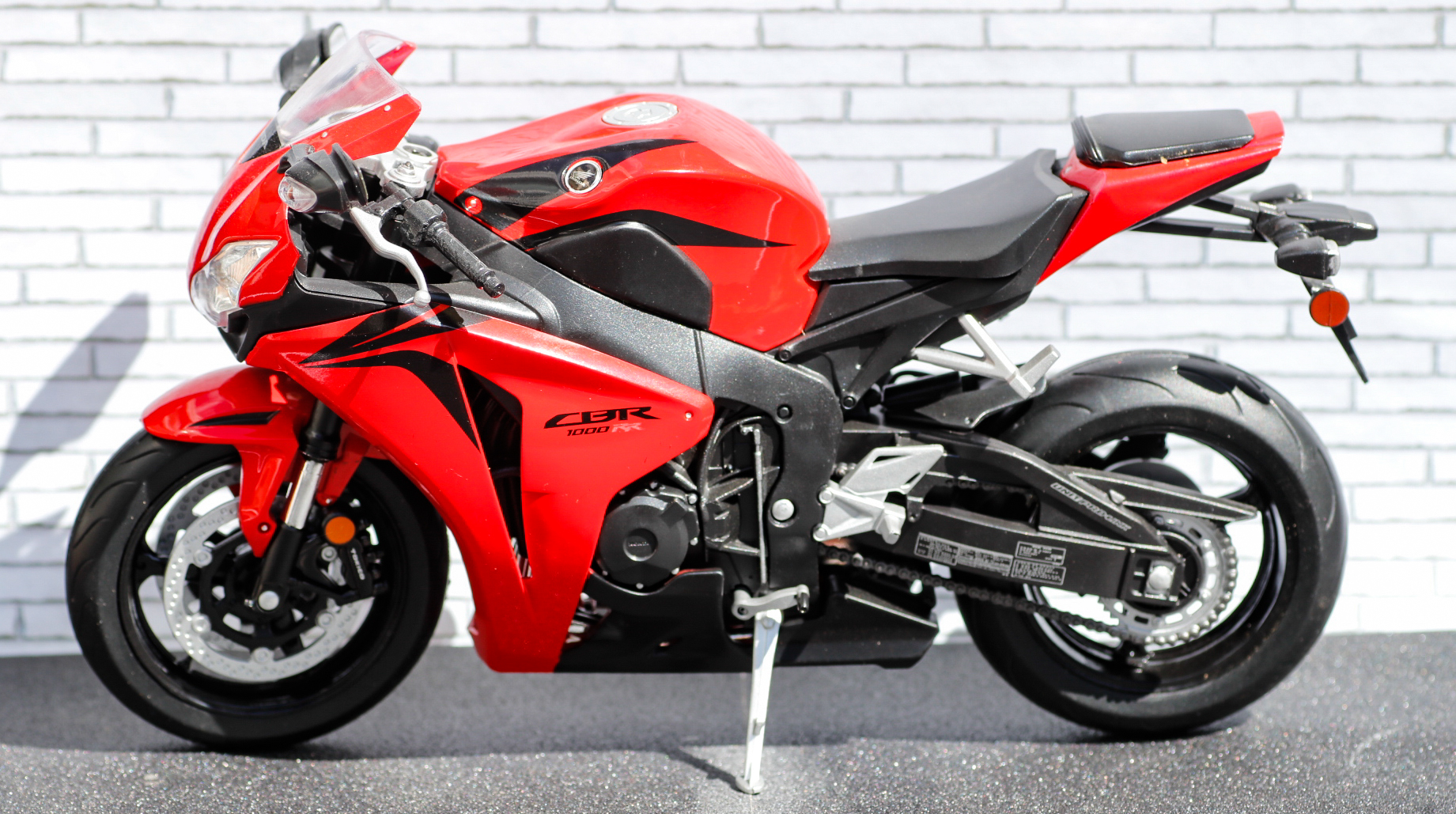 Welly 1-10 Honda CBR1000RR Fireblade