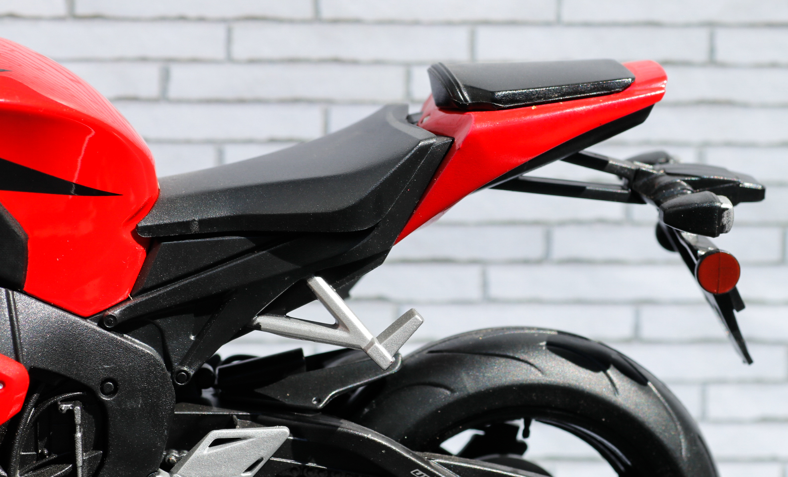 Welly 1-10 Honda CBR1000RR Fireblade