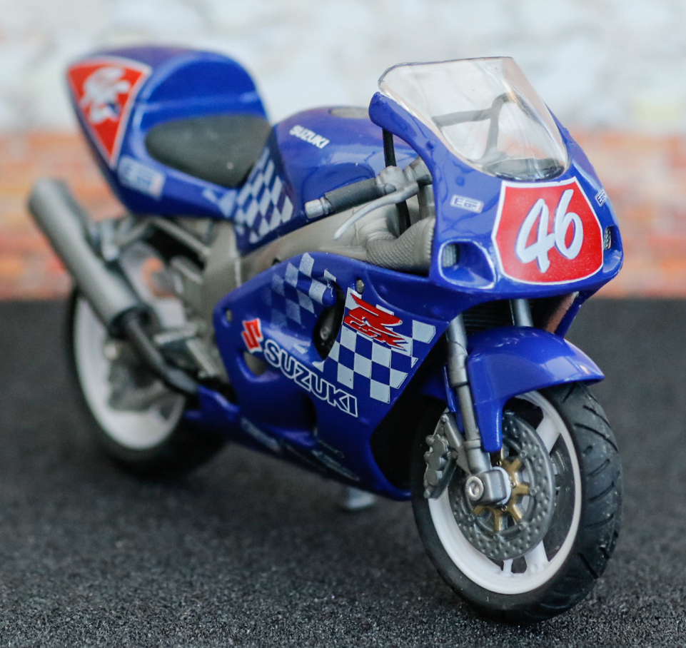 Welly Suzuki GSX-R Racing