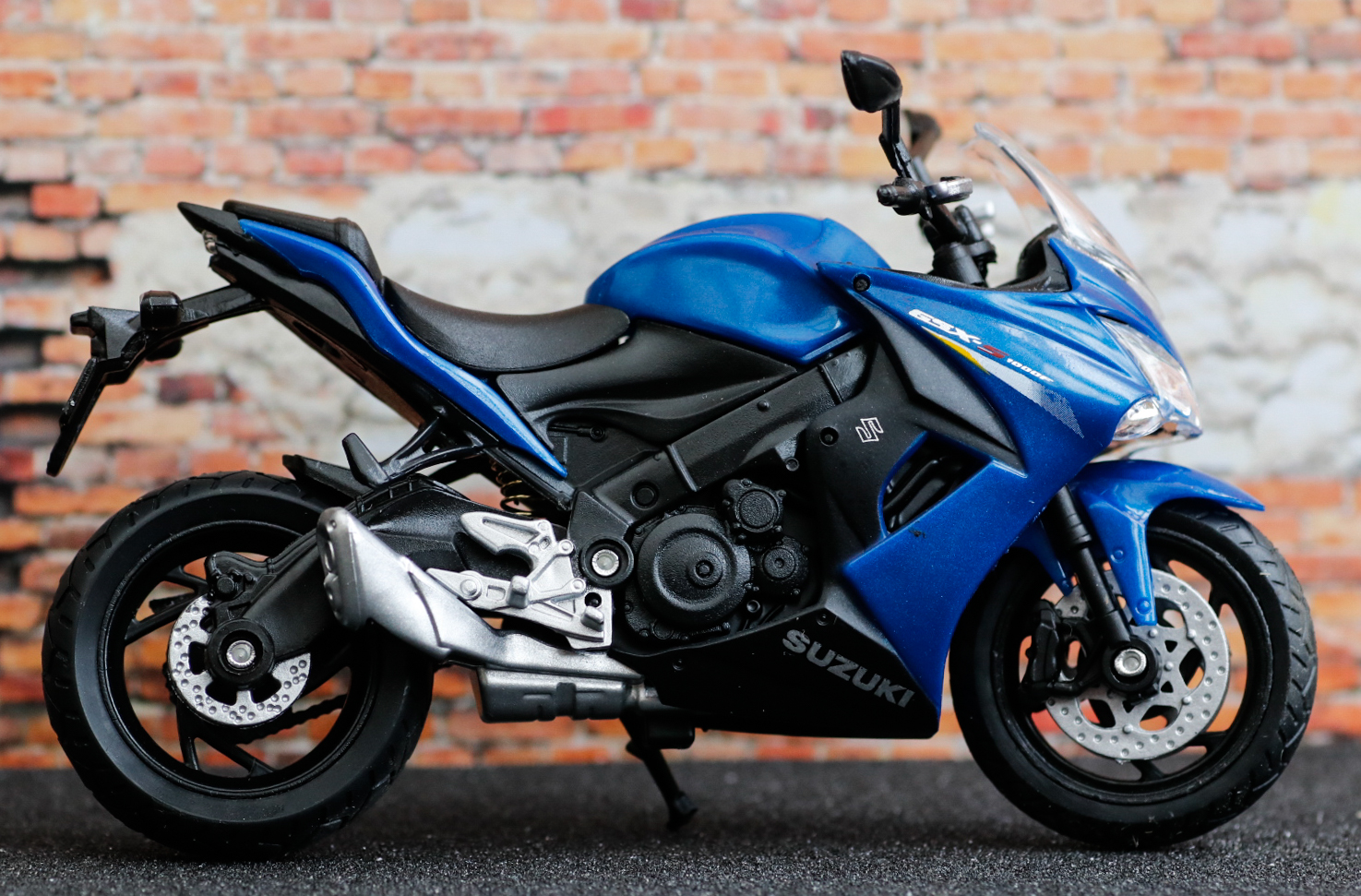 Welly Suzuki GSX-S1000F 2017