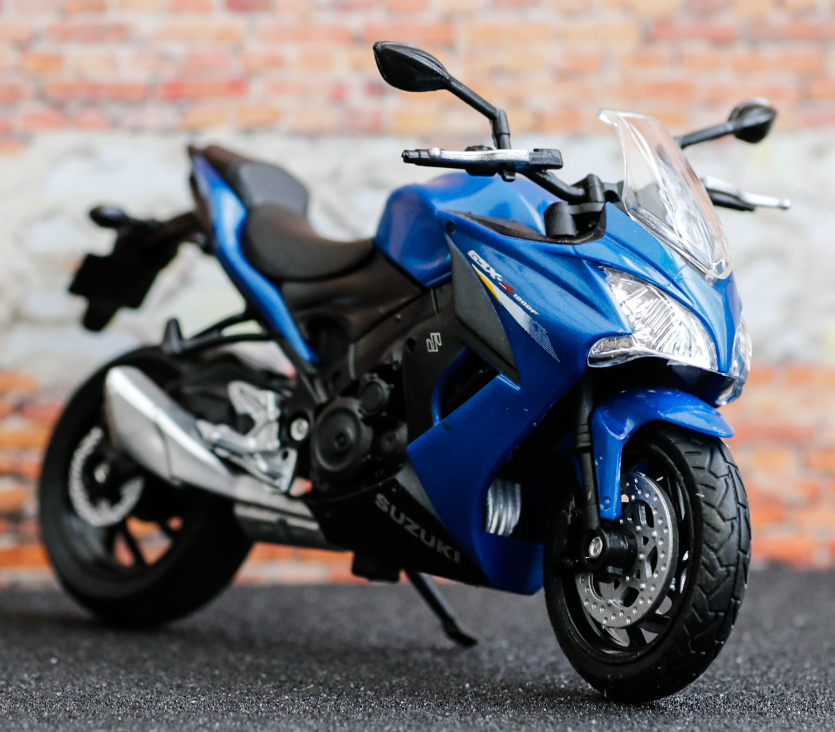 Welly Suzuki GSX-S1000F 2017