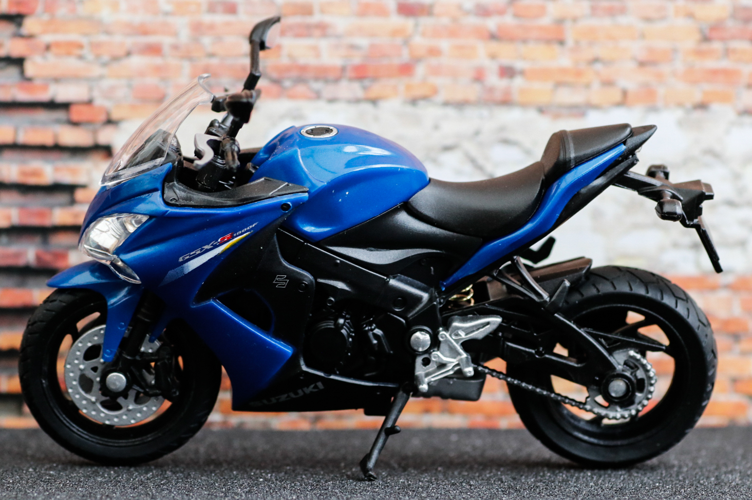 Welly Suzuki GSX-S1000F 2017