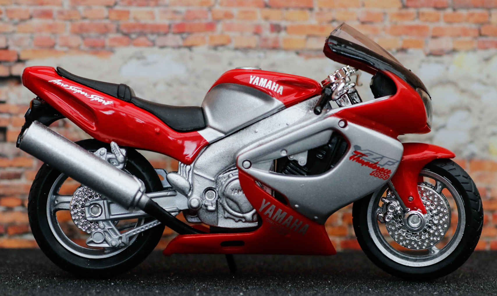 Welly Yamaha YZF1000 Thunderace