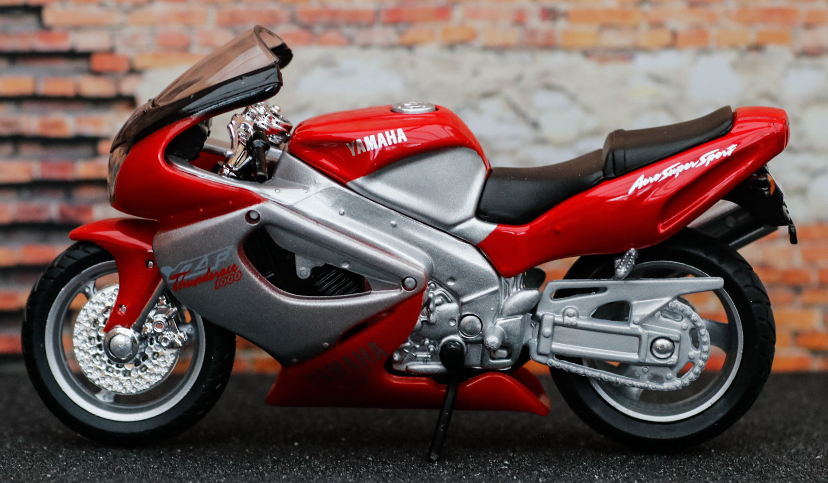 Welly Yamaha YZF1000 Thunderace